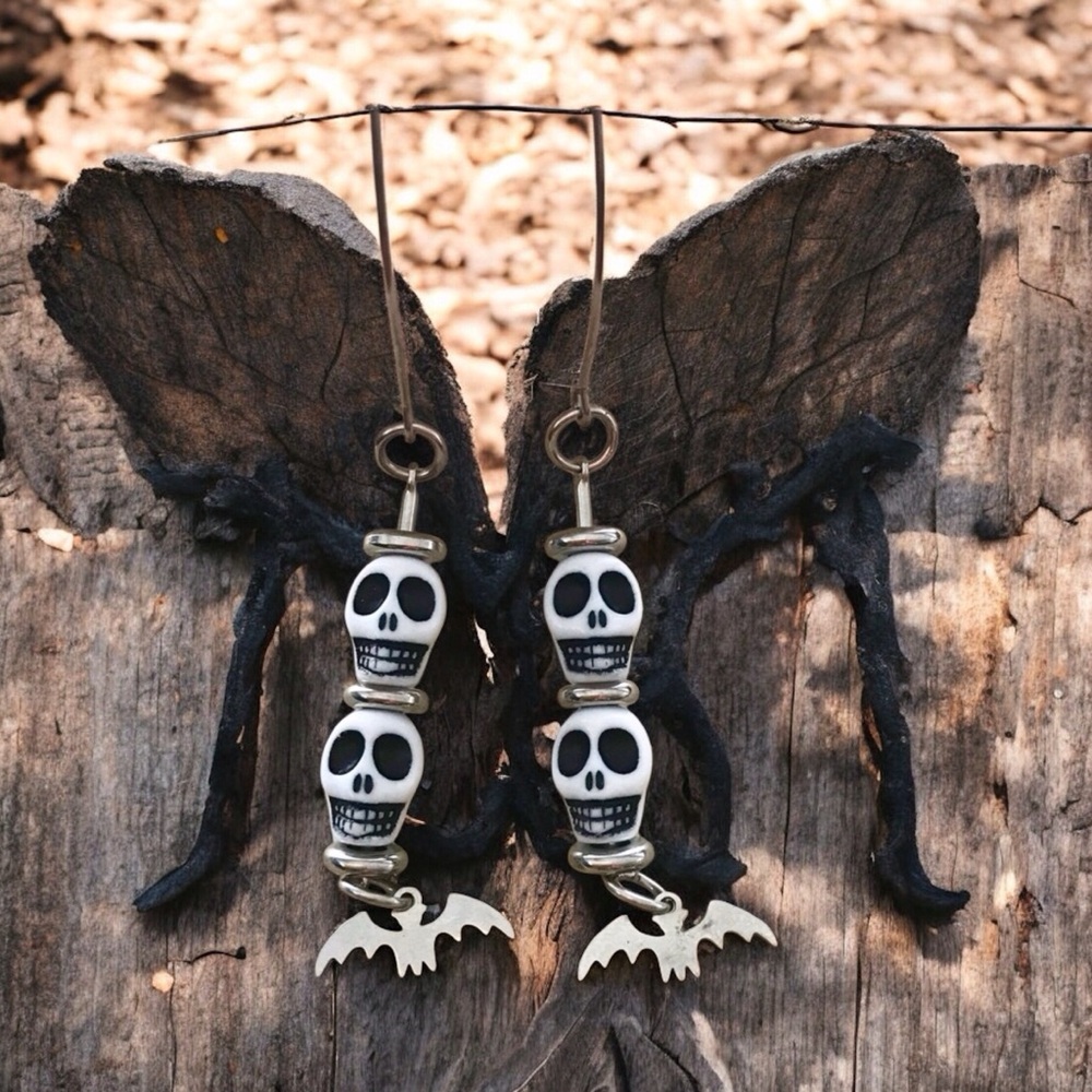 🆕 Skull and Bats Dangle Earrings Resin/Stainless Steel
